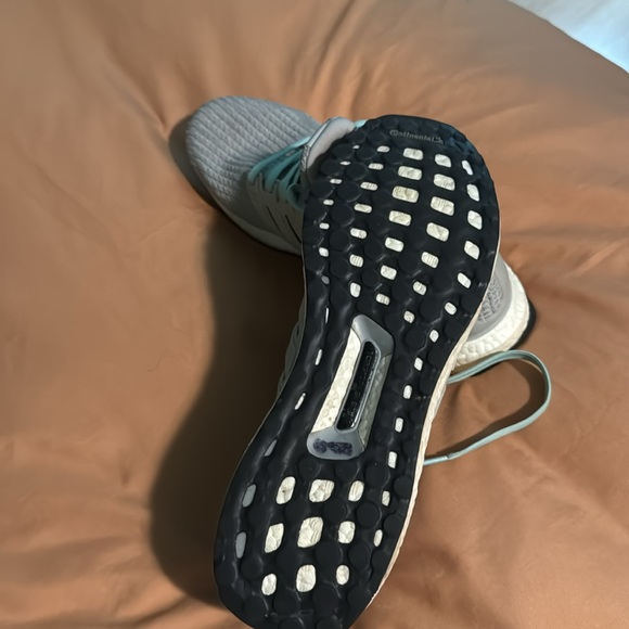 Addidas Ultra Boost - Picture 3 of 3